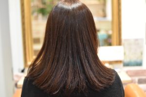 いつもの矯正に飽きたなら毛先はクルンのストデジで