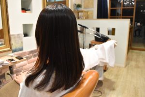 細くて湿気でまとまらないくせ毛さんにサラツヤ矯正